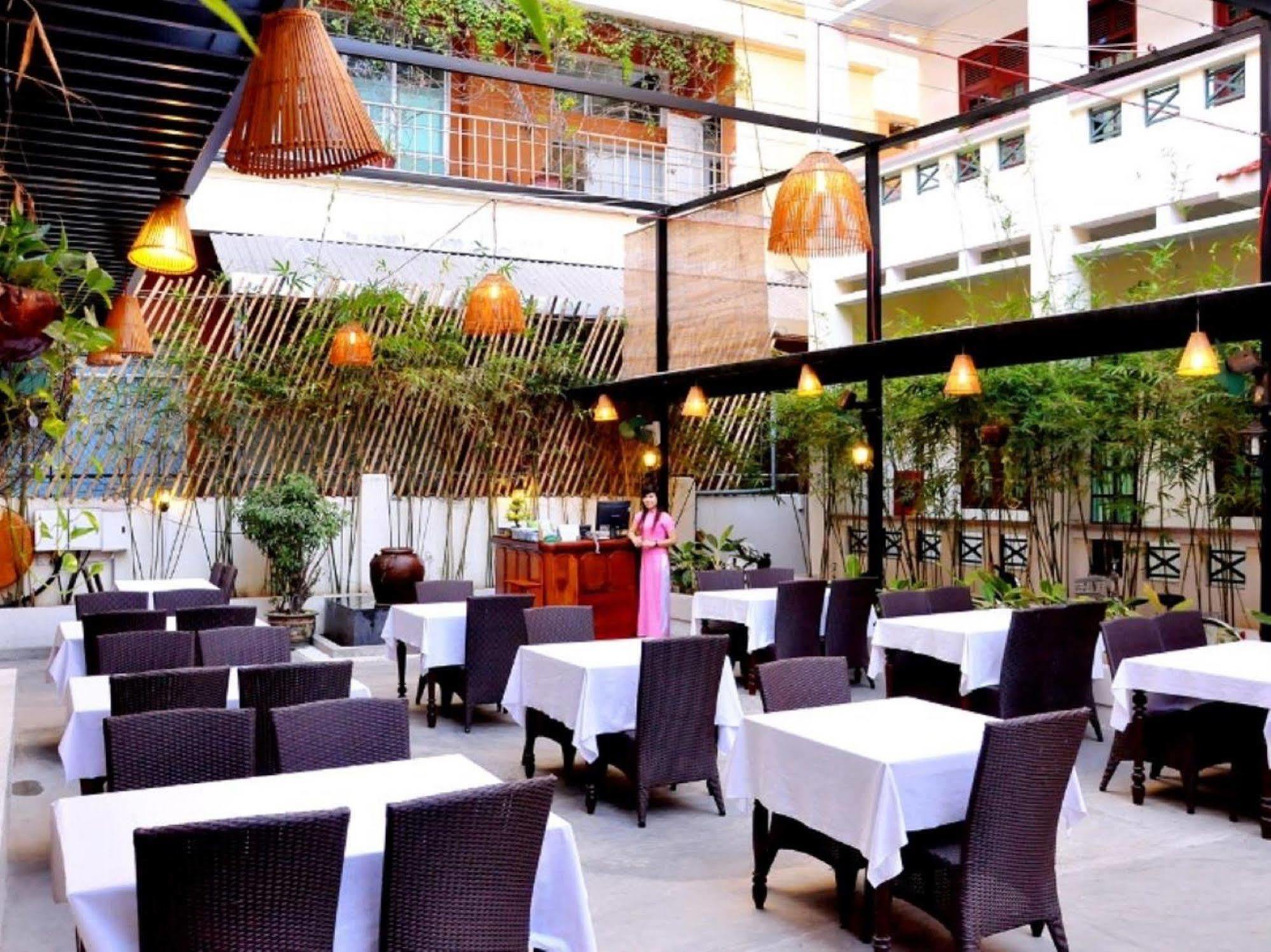 Oyo 381 Tuyet Mai Hotel Nha Trang Exteriér fotografie