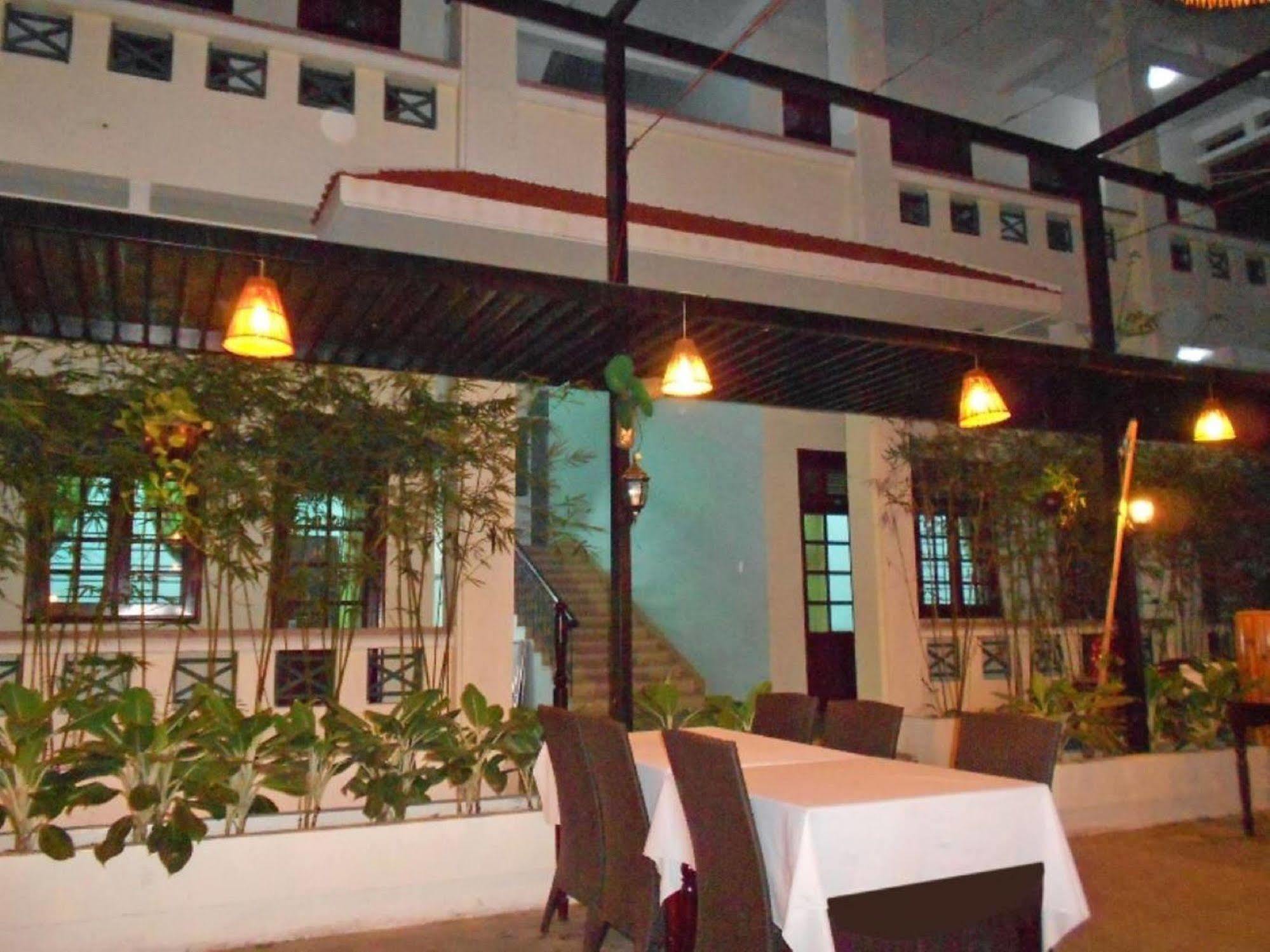 Oyo 381 Tuyet Mai Hotel Nha Trang Exteriér fotografie