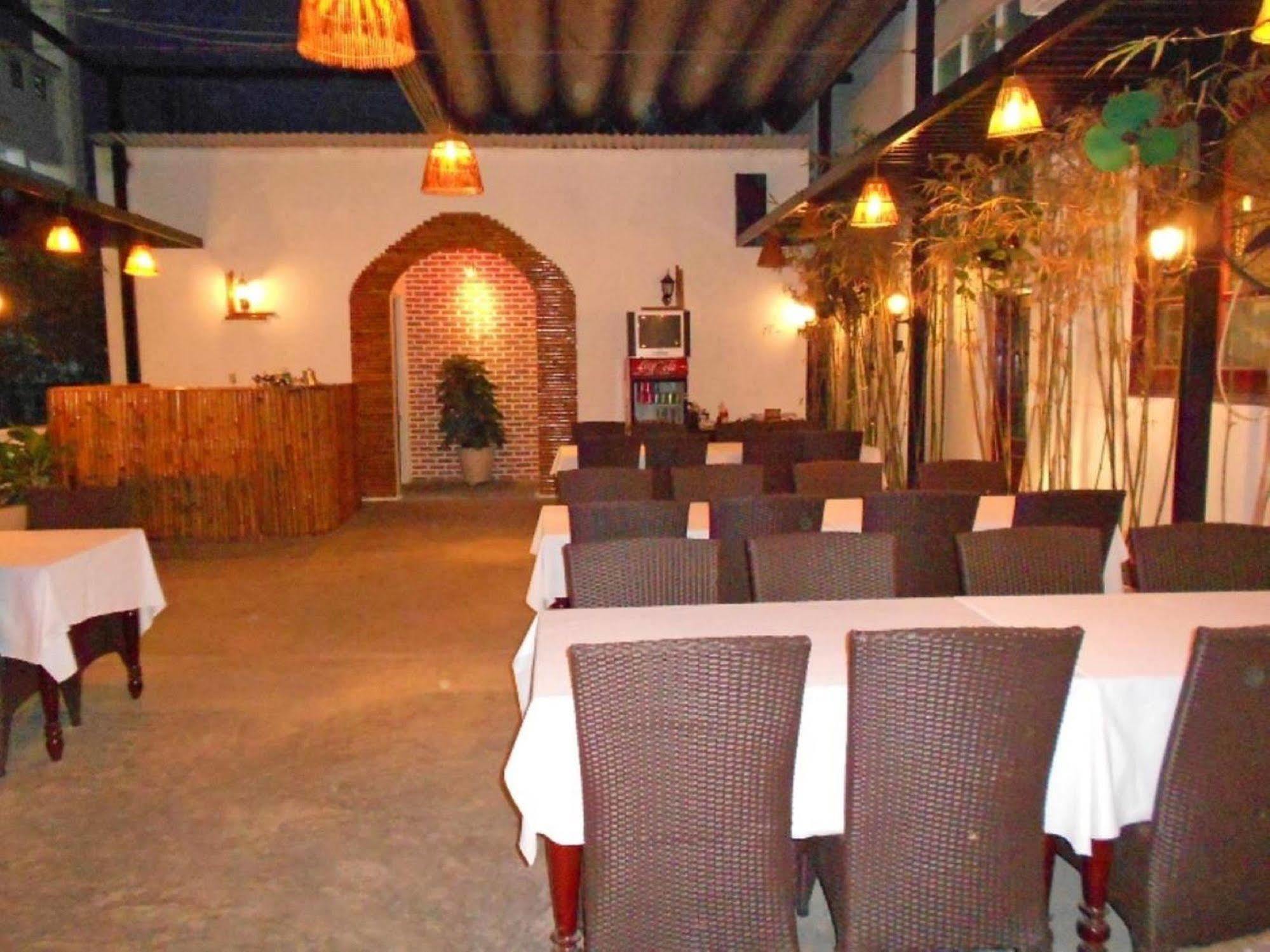 Oyo 381 Tuyet Mai Hotel Nha Trang Exteriér fotografie